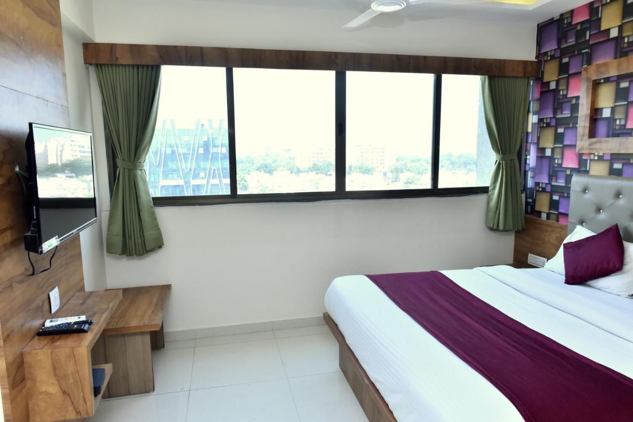 Hotel Royal King By Sky Stays Ahmedabad Esterno foto