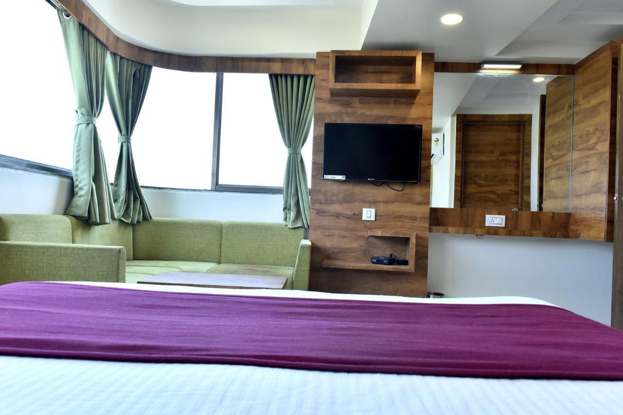 Hotel Royal King By Sky Stays Ahmedabad Esterno foto